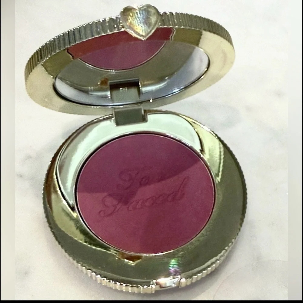 NIB Too Faced Cloud Crush Blush - Berry Dream